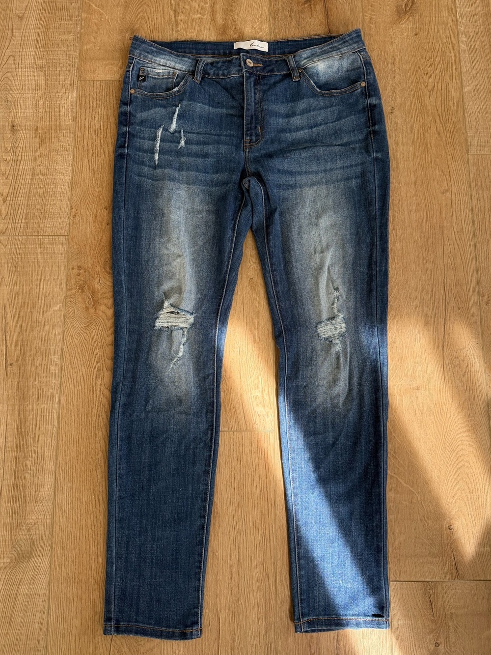Kancan Jeans Size 15/31 Dark Wash Distressed Straight Leg High Rise Denim